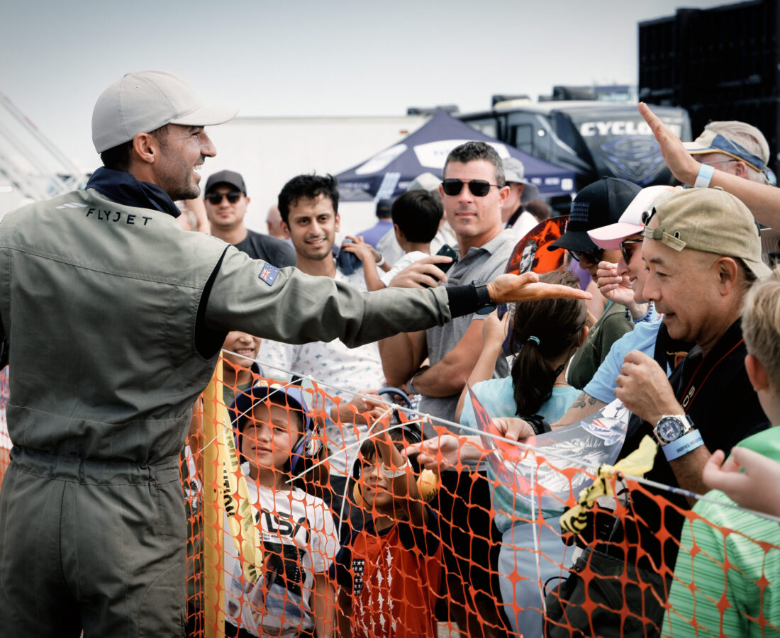 Aarron deliu Crowd Brand Aviation Flying Airshow