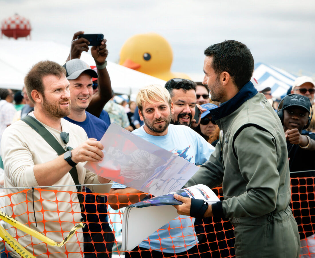 Aarron deliu Crowd Brand Aviation Flying Airshow